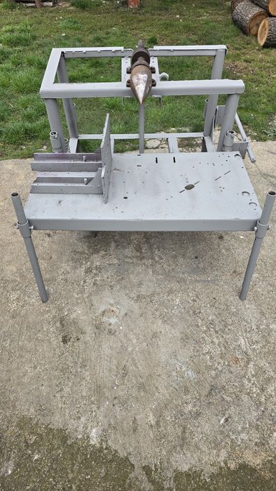 Vând crapator de lemne pentru tractor