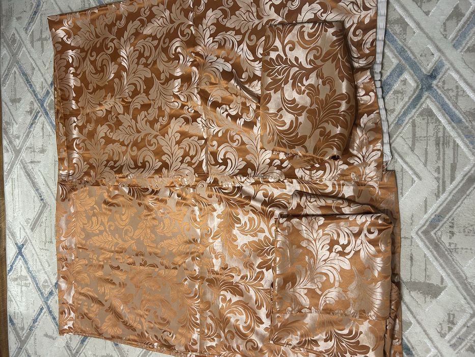 Продам шторы 4 шт плотный