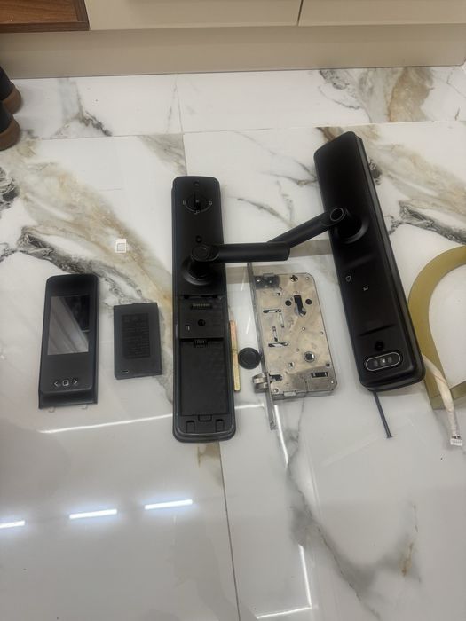 Умные замки с отпечатком.