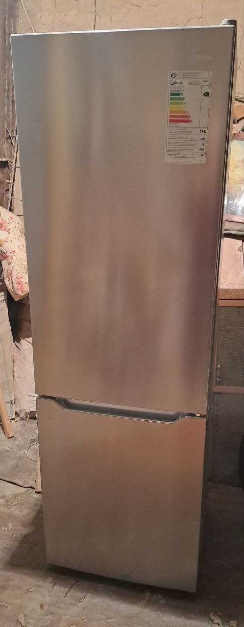 Продаю Холодильник двухкамерный Midea 377rn