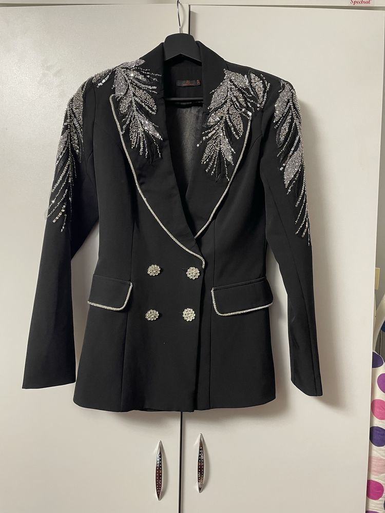 Sacou elegant negru cu aplicatii