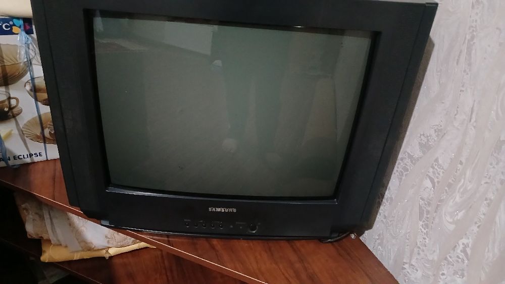 Televizor sotiladi