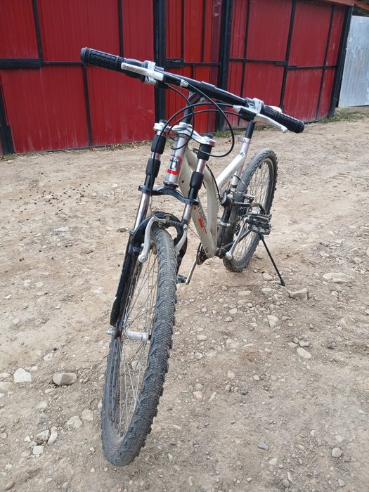 Bicicleta "Mountain Bike"