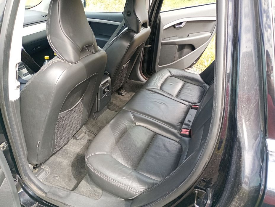 Vând Volvo XC70 4WD 2.4diesel 205cp automat SUMUM