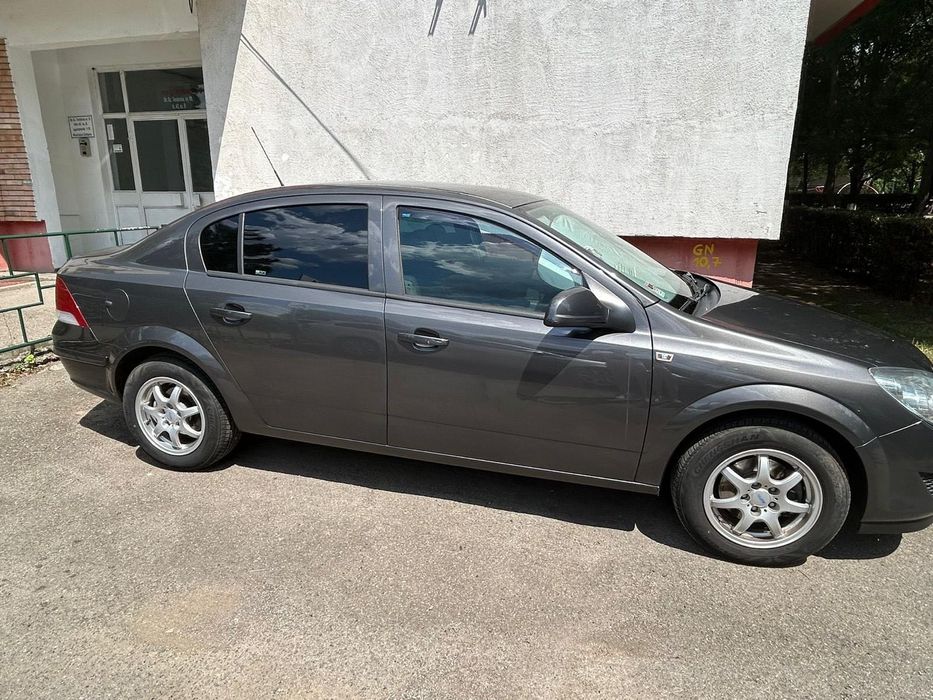 Opel Astra H Sedan