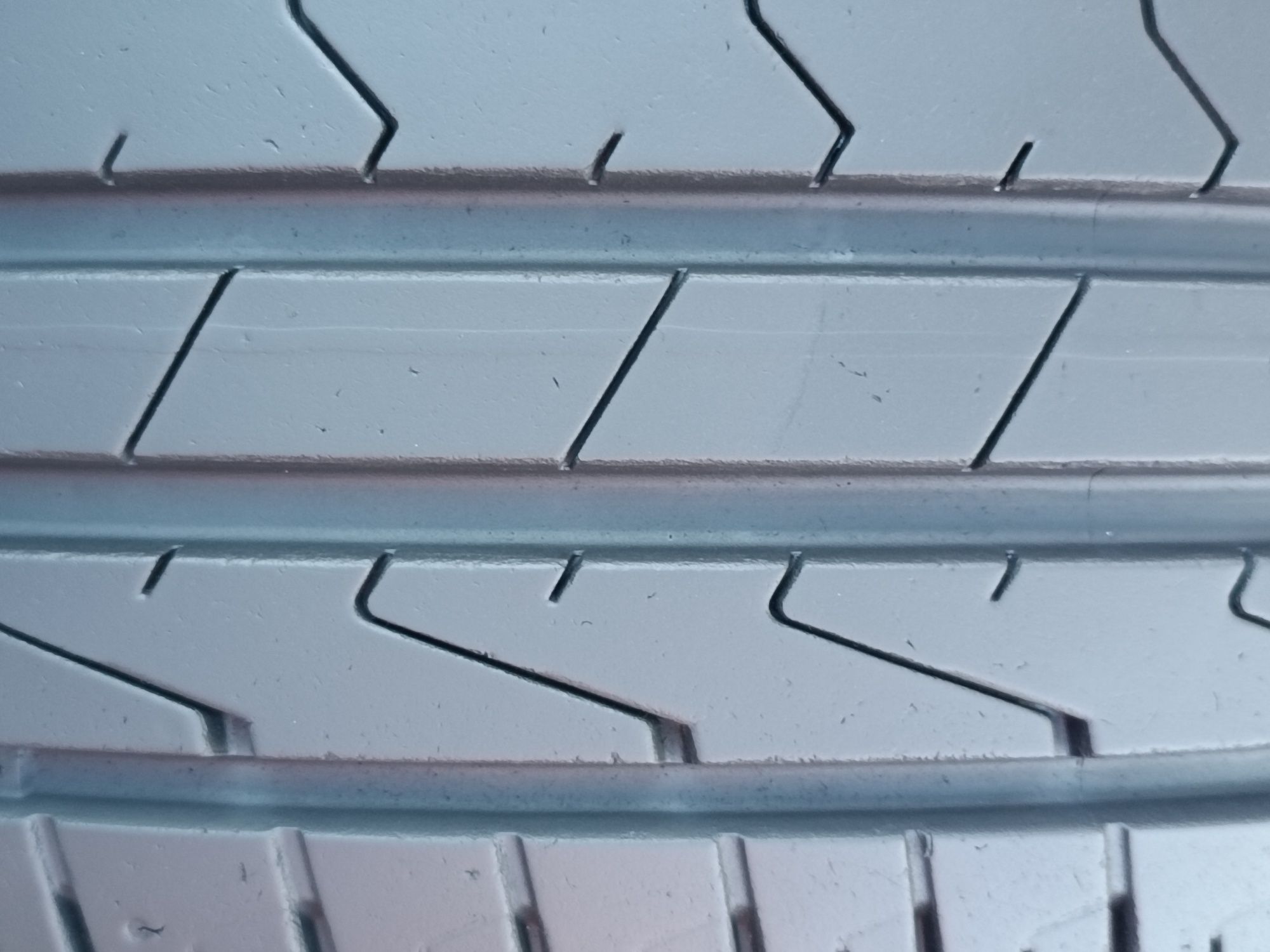 225/45/17 Hankook
