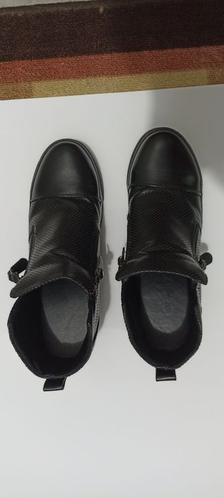 Дамски кожени боти като нови