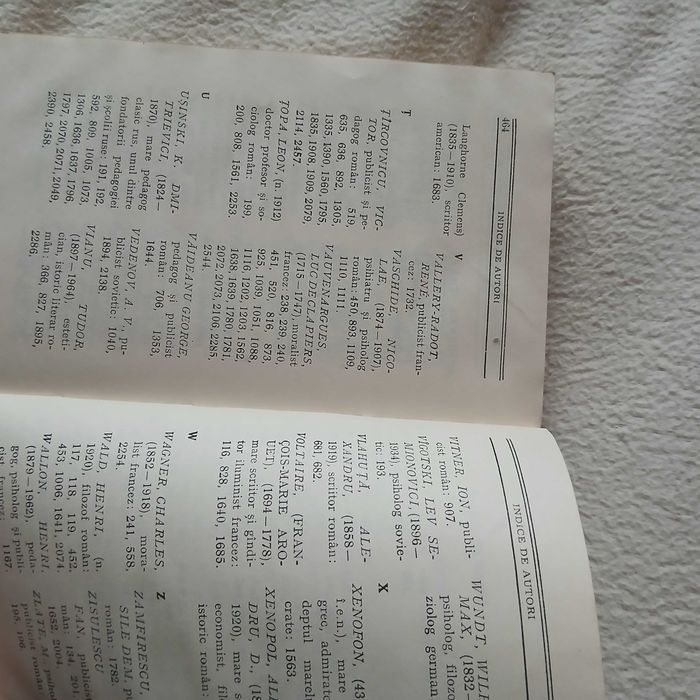 Cartea"Proverbe,cugetări,definiții despre Educație,1978,500 pagini