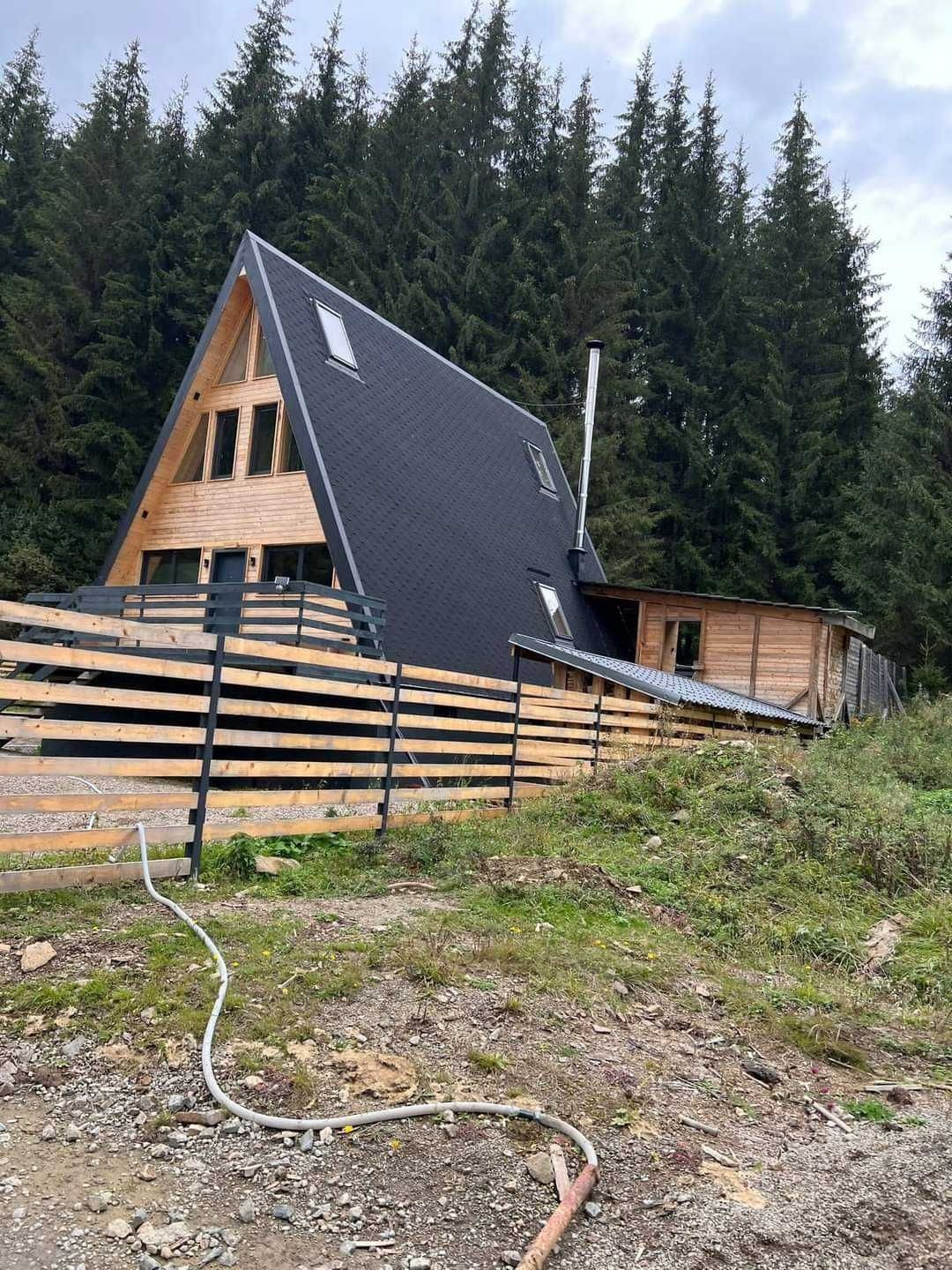 Cabana stil A-Frame si case din structura de lemn