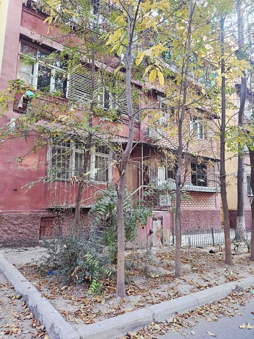 3х ком. У Фархадского базара!   Кирпич. 1этаж.