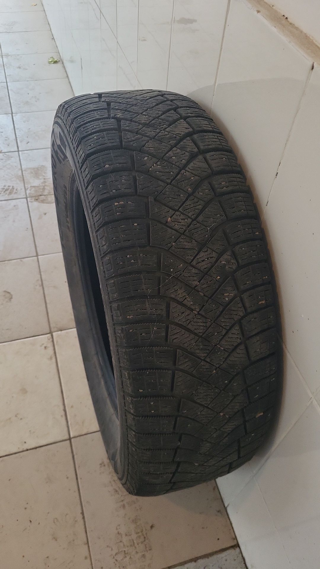 Продам шину зим. Pirelli Б/У комплект