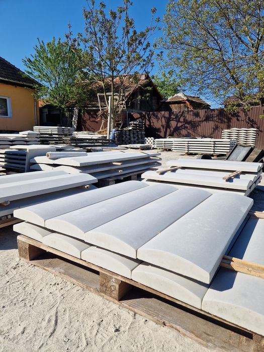 Capace de gard și coame semi rotunde și drepte