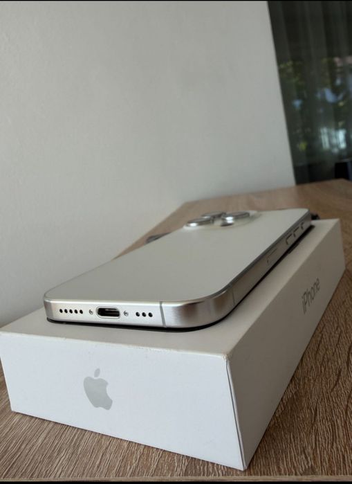 Vând iPhone 15 pro impecabil