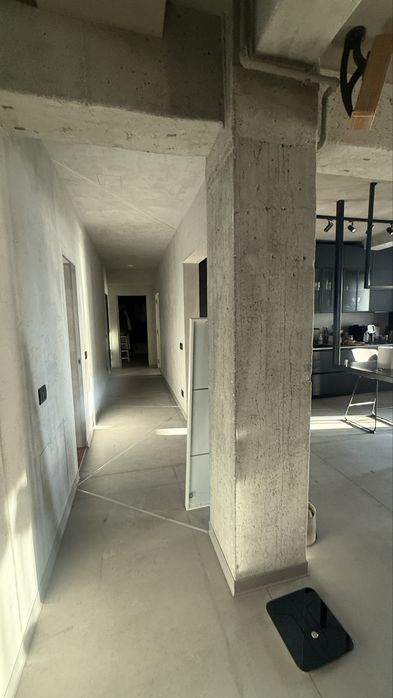 Penthouse Calea Calarasi, Piata muncii