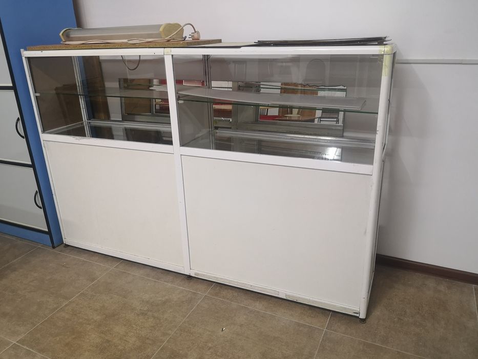 Витрина, 2-х секционная одноцельная стеклянная 1  шт.