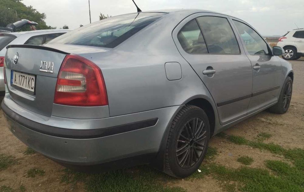 Продавам Шкода Октавия 2