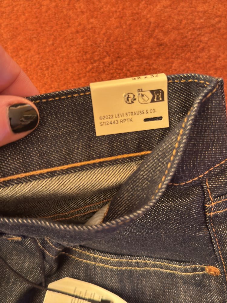 Vand blugi levis noi autentici model orignal 501