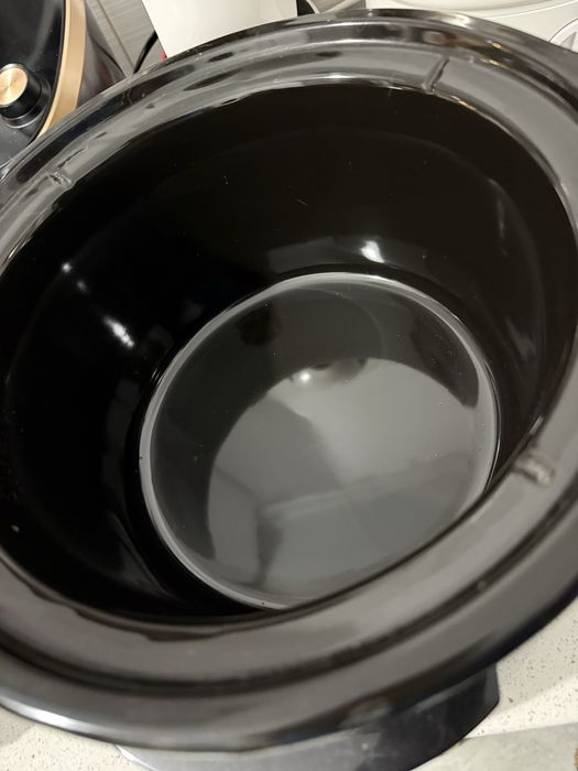 Crockpot aparat  de gatit este aproape nou ,folosit de cateva ori