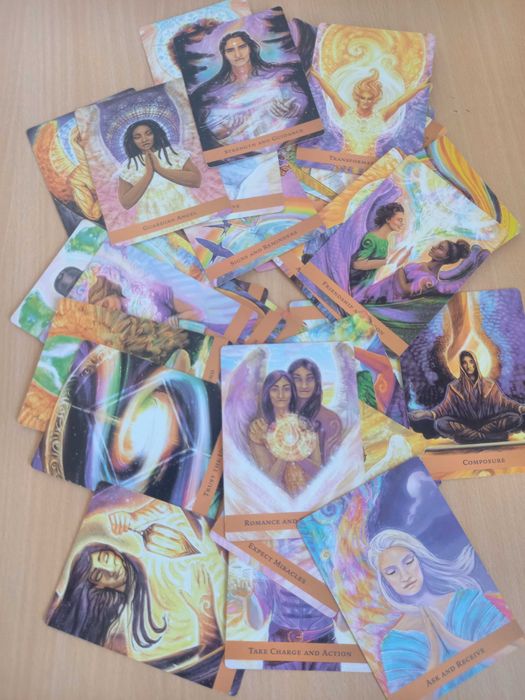 Carduri oracol cu mesajele ingerilor