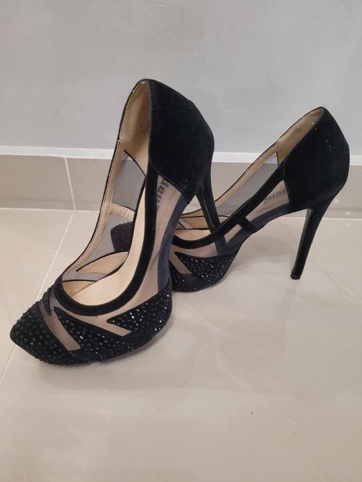 Черни високи обувки с камъни