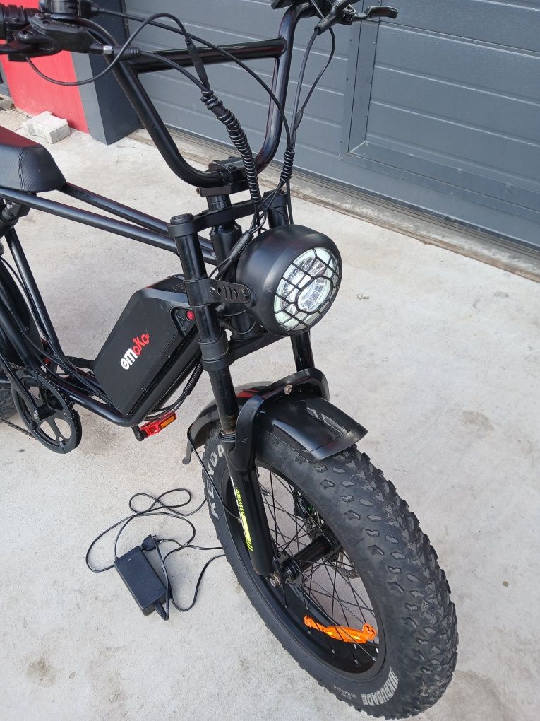 Bicicletă electrică cu accelerație, 30 km/h