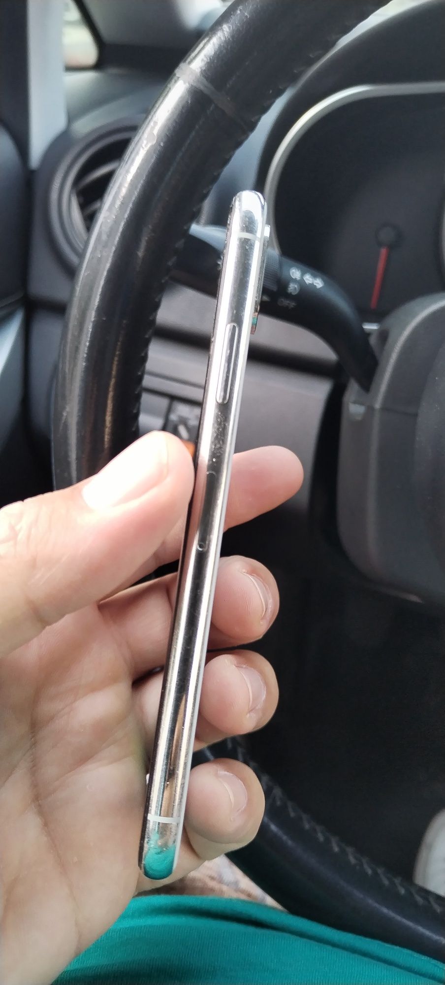 Iphone x 64gb леко пукнат отключен