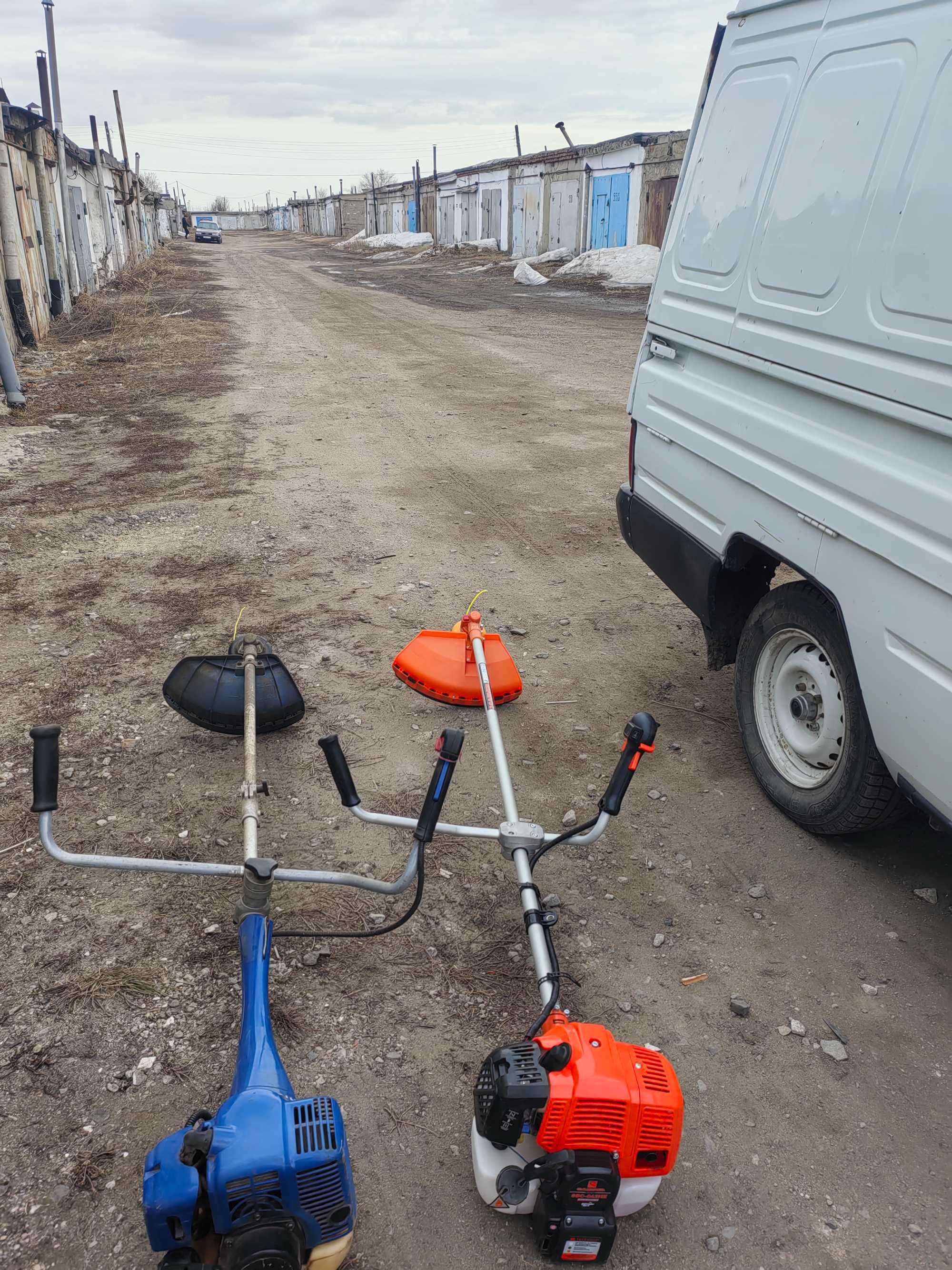 Пакось травы триммером