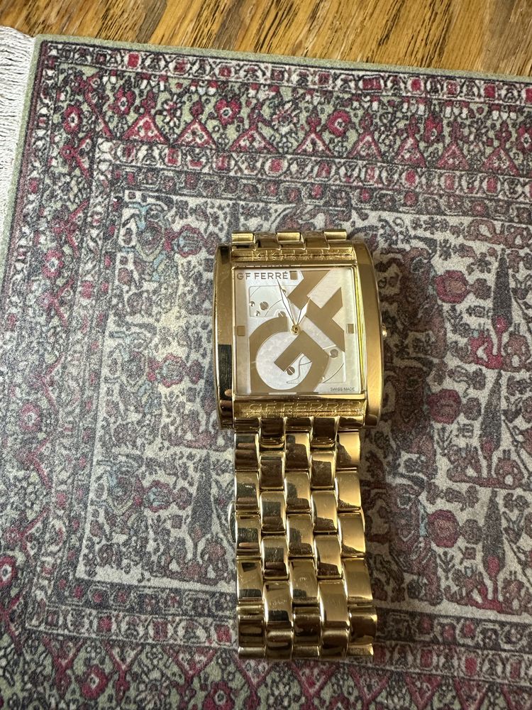 Срочно продам часы