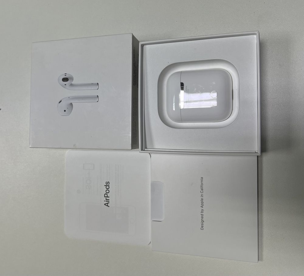 Apple AirPods 2 - слушалки на ейпъл