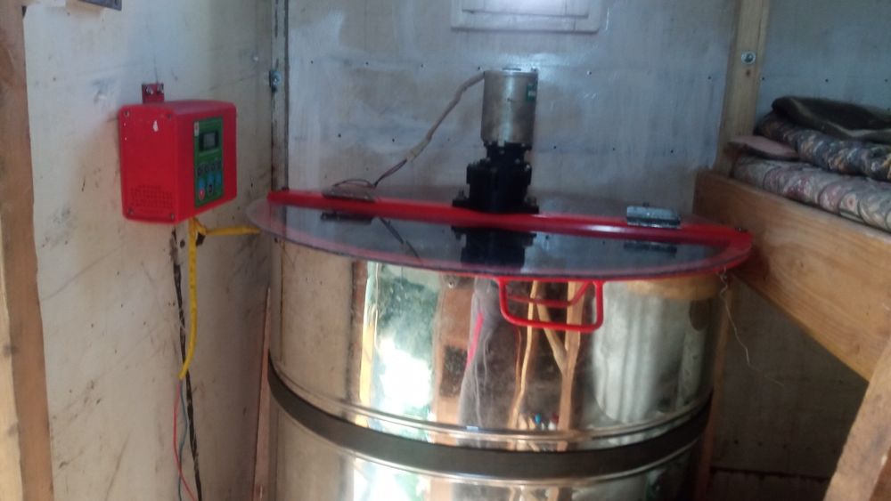 Stupina cu 48 de familii, stupi