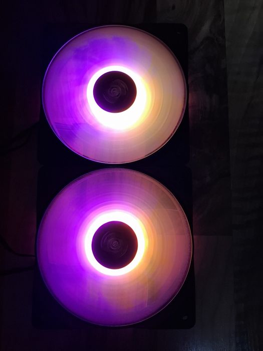 Vand 2 ventilatoare deepcool rf 120 cu controler