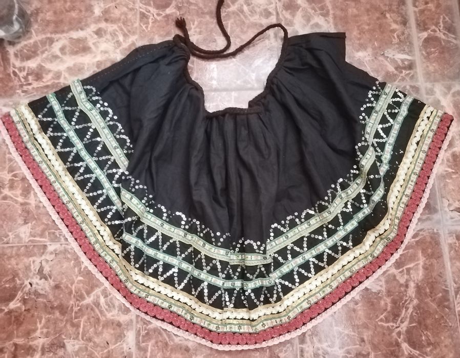 Кърлянка 80-те години от  народна носия