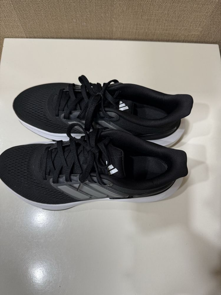 Продаются Кроссовки Adidas