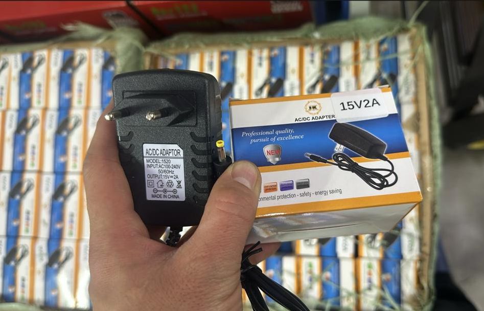 адаптер, блок питания 15v 2A (разъём 4,0х1,75) на колонку Алису Мини