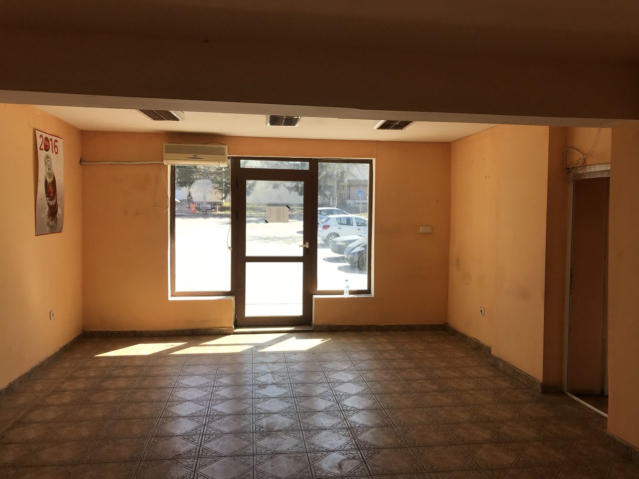 Дава се под наем Магазин в с. Звездица, Област Варна - 66 кв.м за 255 € - Снимка #2