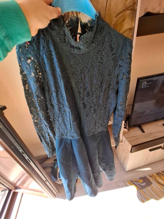 Красива рокля с дантела!