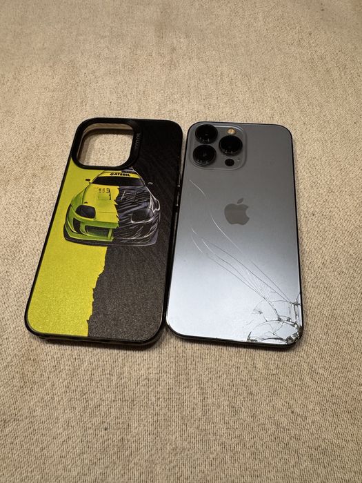 Iphone 13 Pro с пукнат гръб