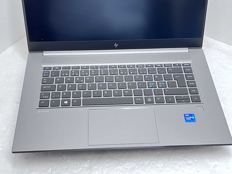HP ZBook Studio G8 15.6" i7-11850H 32GB 1TB A2000/->Отлично състояние