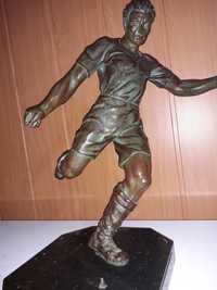 Statuetă din bronz fotbalist