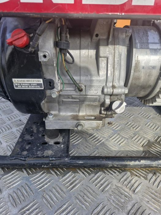 Продава се агрегат Honda четири киловата и половина