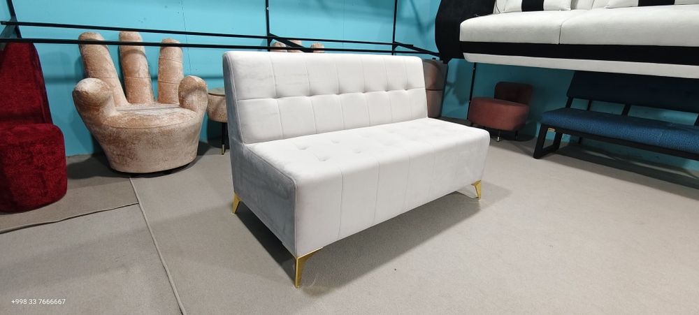 Нежно розовый диван для дома офиса салона красоты