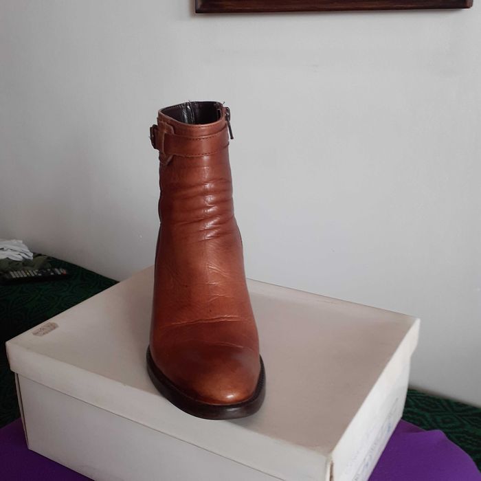 Елегантни боти от естествена кожа! Цената е \.