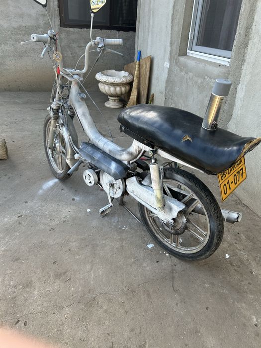 Vand moped functional 800 lei negociabil