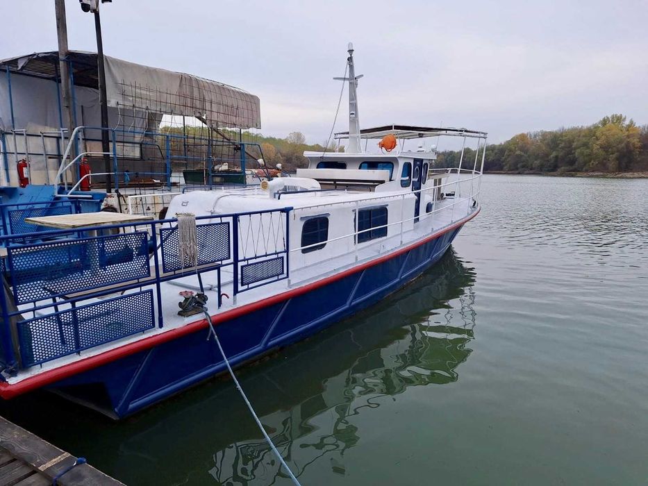 Navă de agrement complet echipată, la cheie