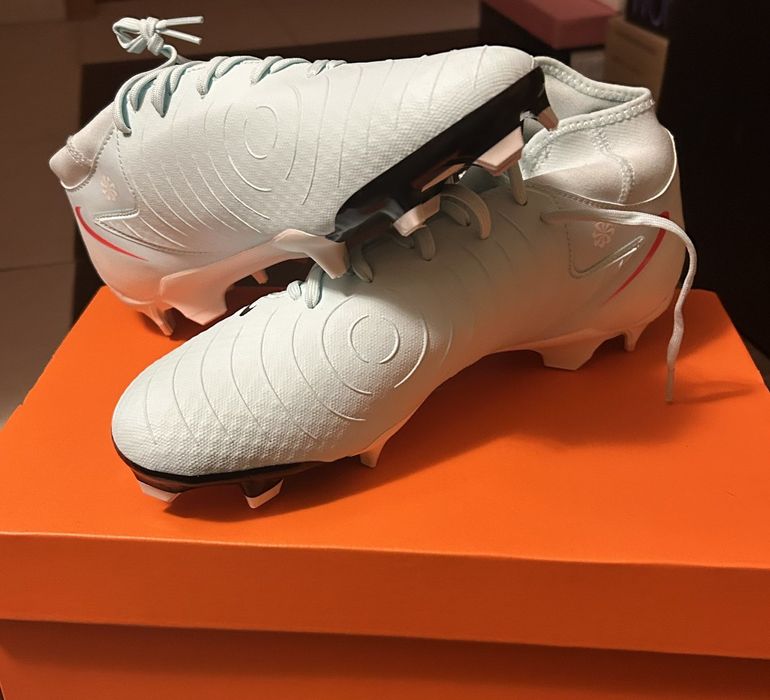 Бутонки за футбол