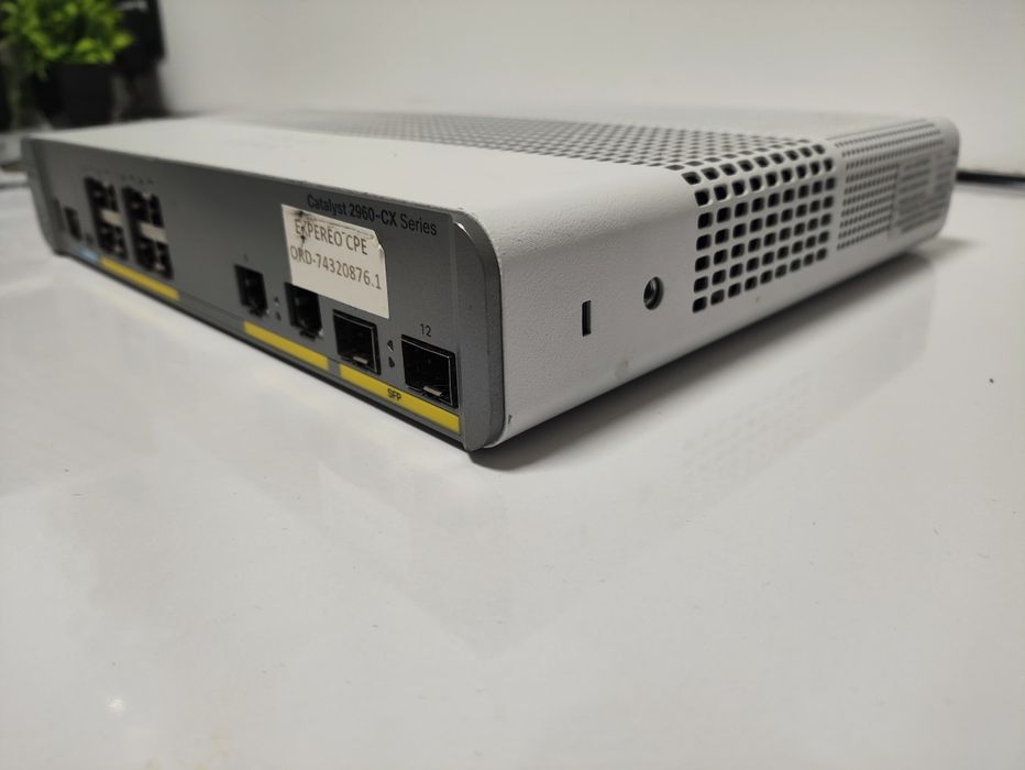 Switch Cisco 8 Porturi  WS-C2960CX-8PC-L Catalyst Administrabil 2x SFP