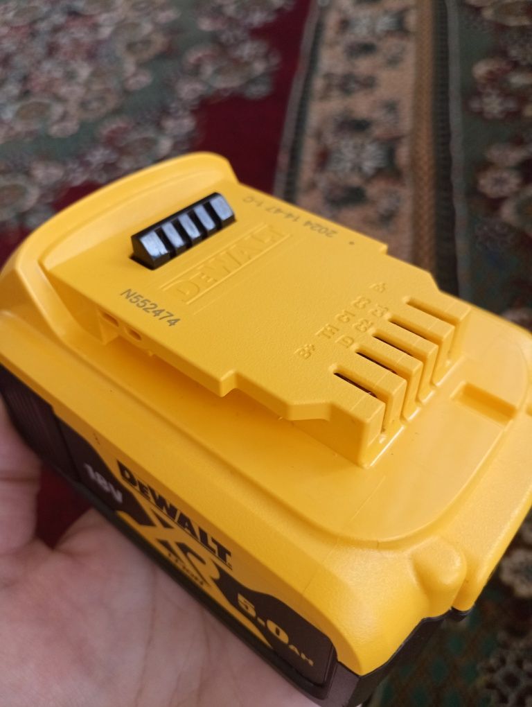 DeWalt 18V  батарея