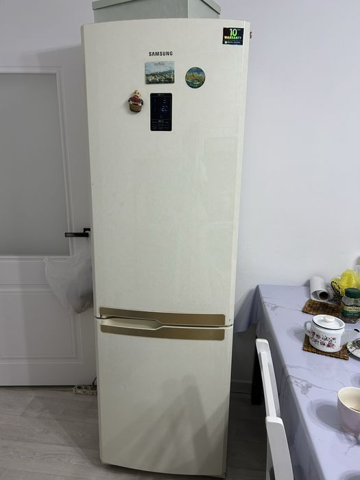 Холодильник Samsung