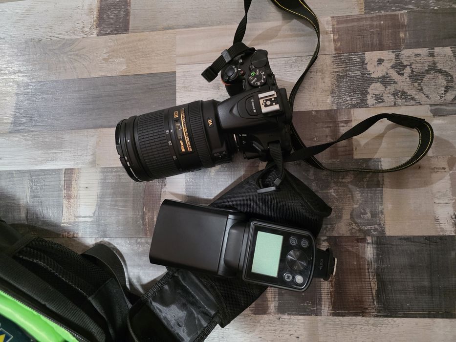 Nikon D 5600 обектив, раница, светкавица