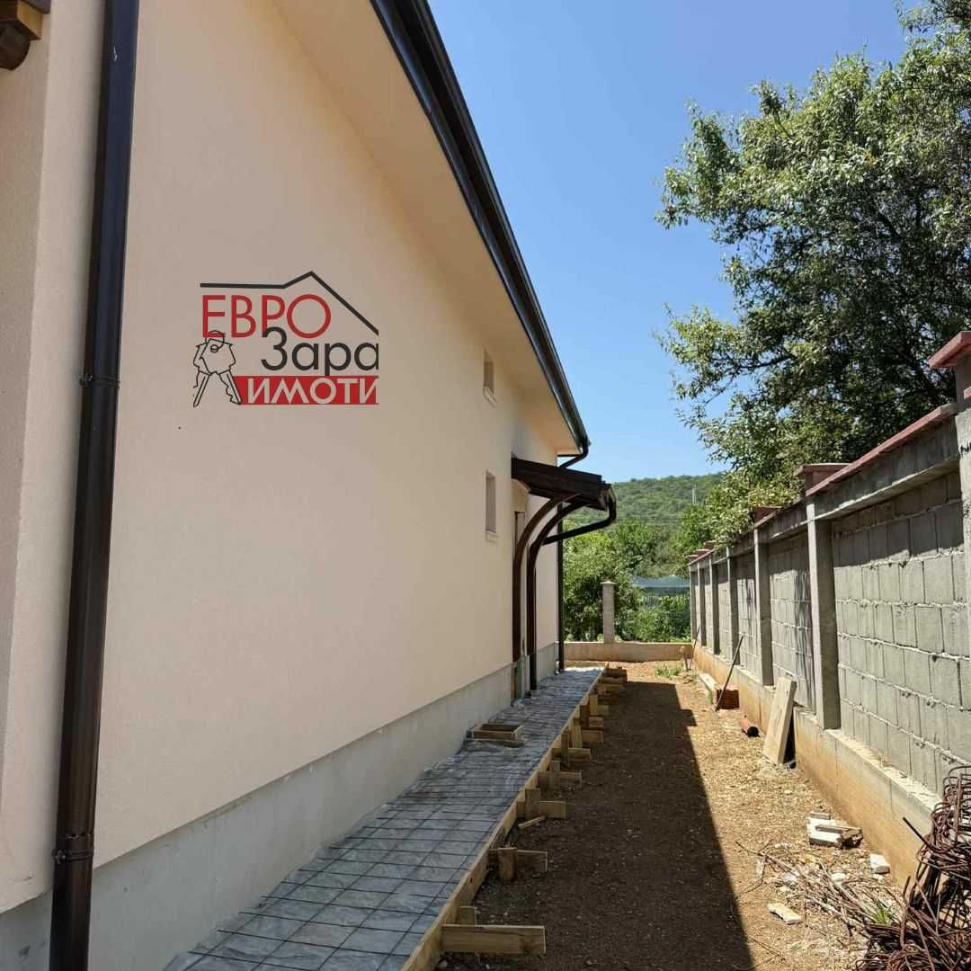 Новопостроена къща за продажба в горната част на с.Богомилово